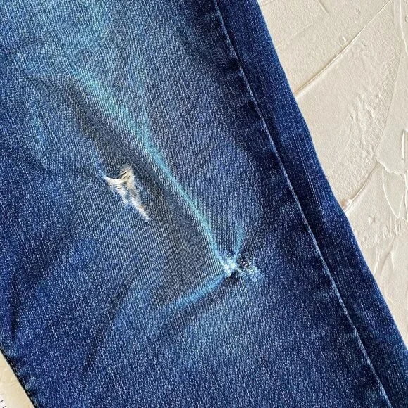 SILVER Jeans Avery Skinny Crop. Medium Wash with Raw Hems and Distressing - Picture 8 of 12